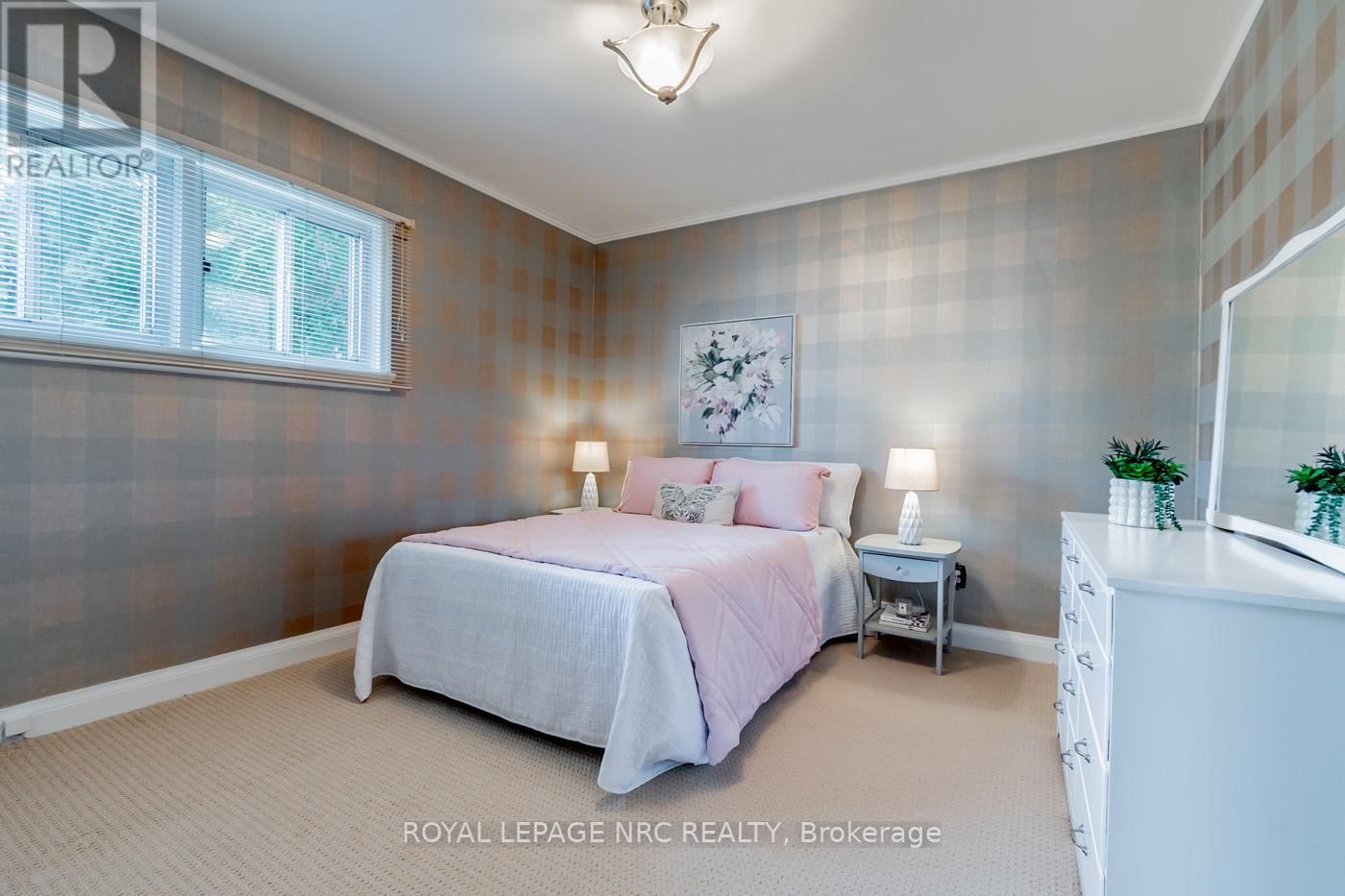8 MACBETH BOULEVARD Image 24