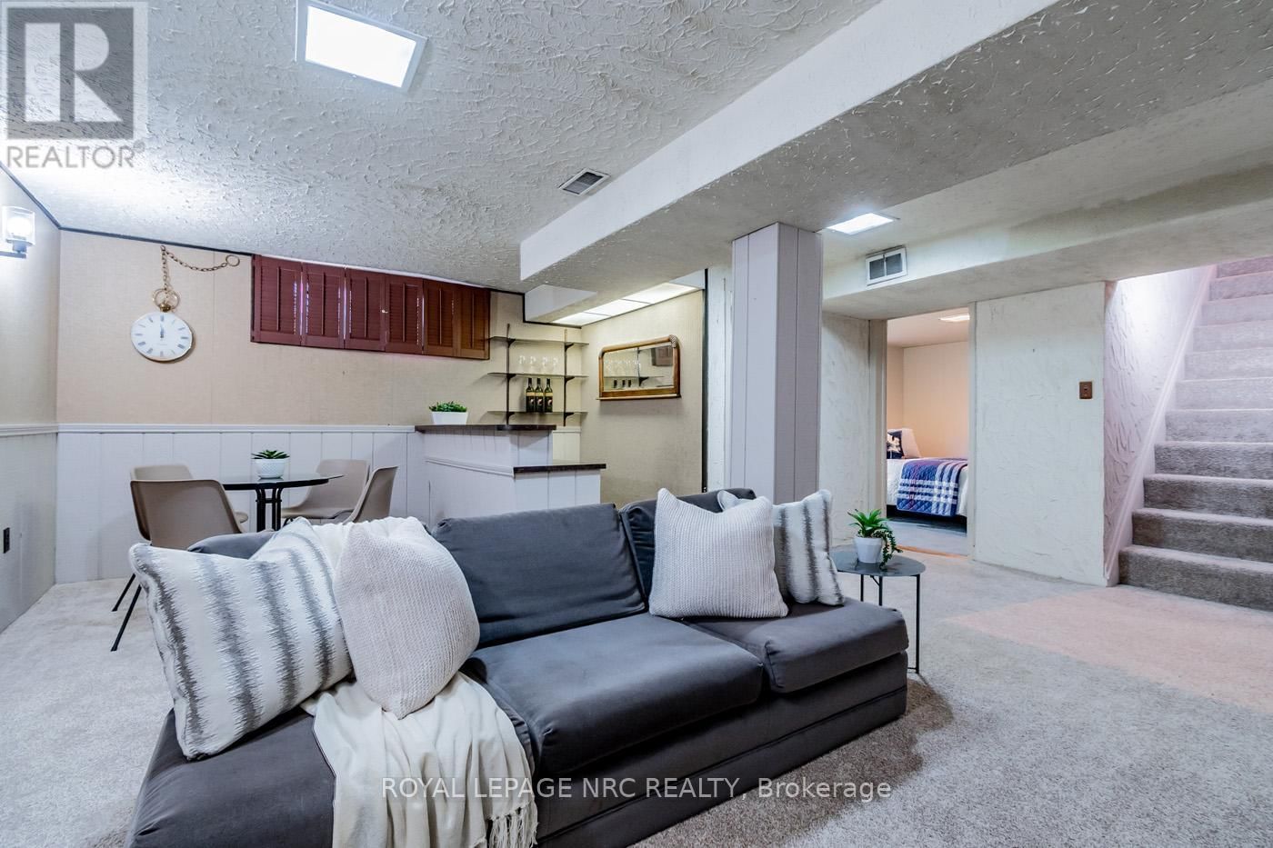 8 MACBETH BOULEVARD Image 32