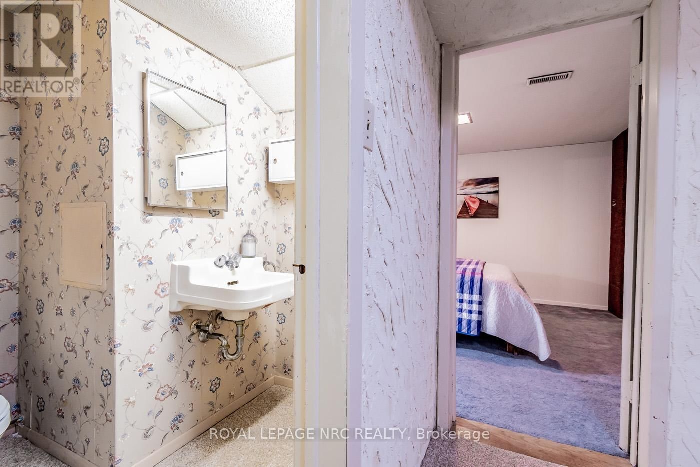 8 MACBETH BOULEVARD Image 35