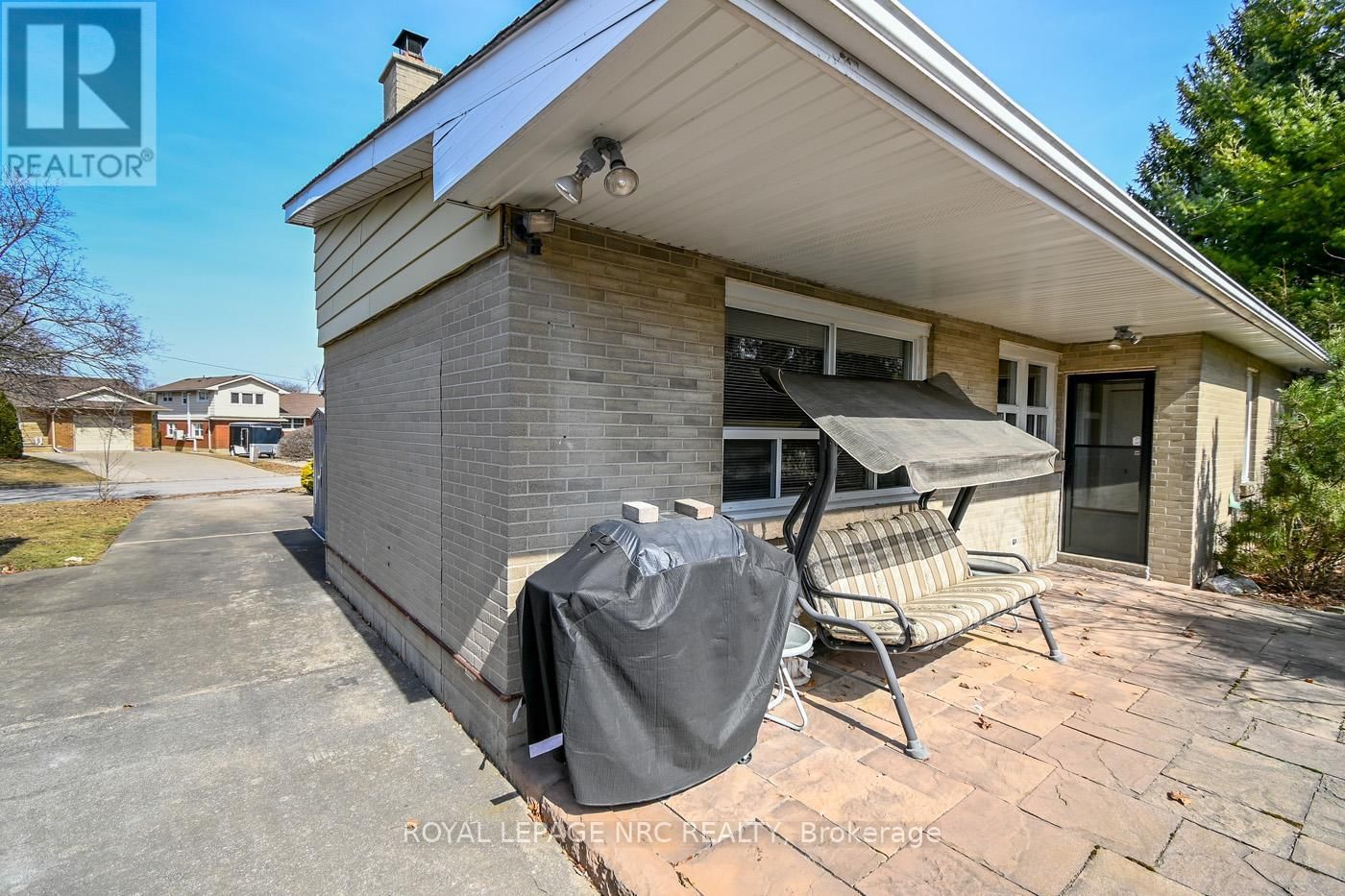 8 MACBETH BOULEVARD Image 40