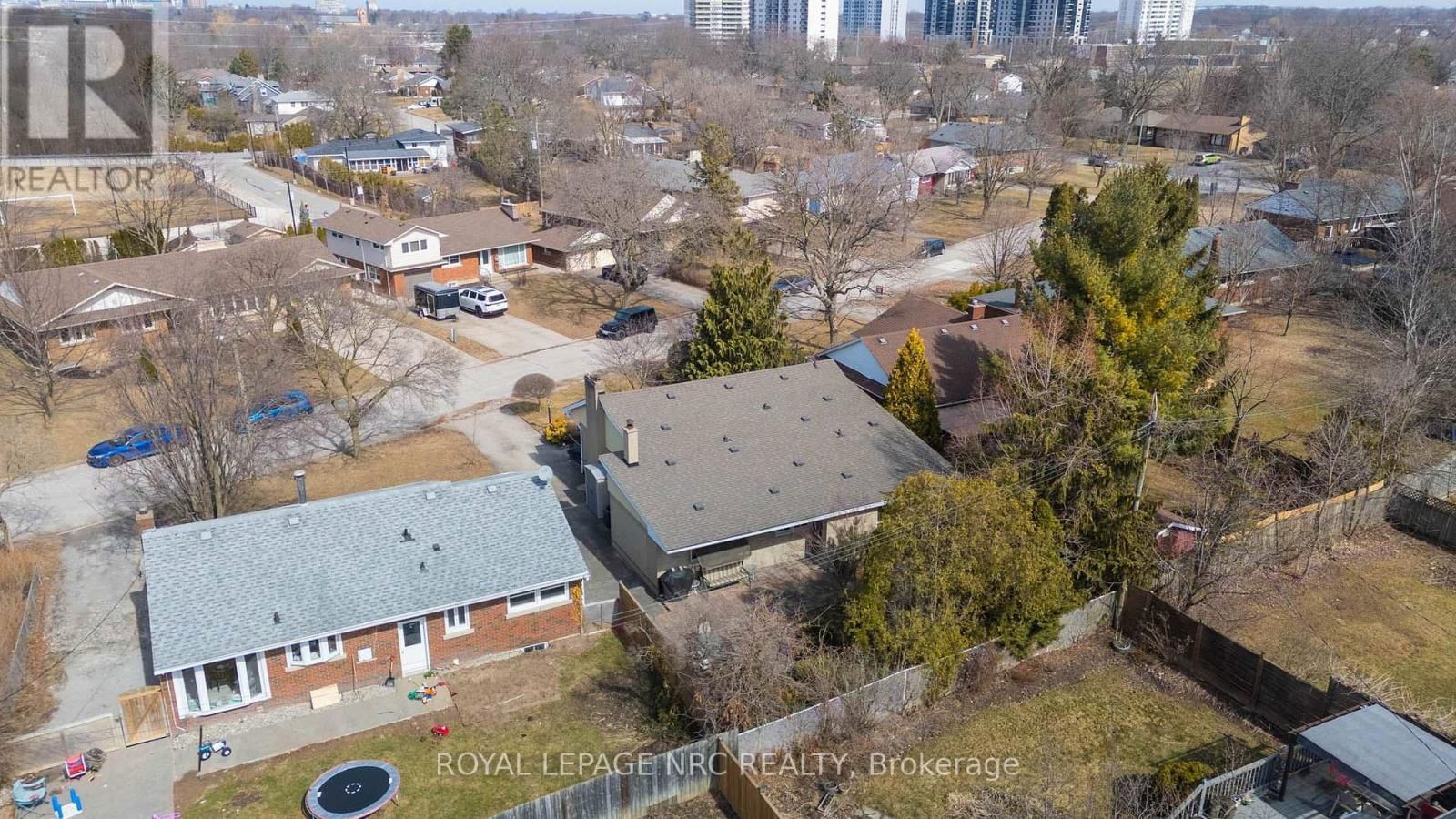 8 MACBETH BOULEVARD Image 47