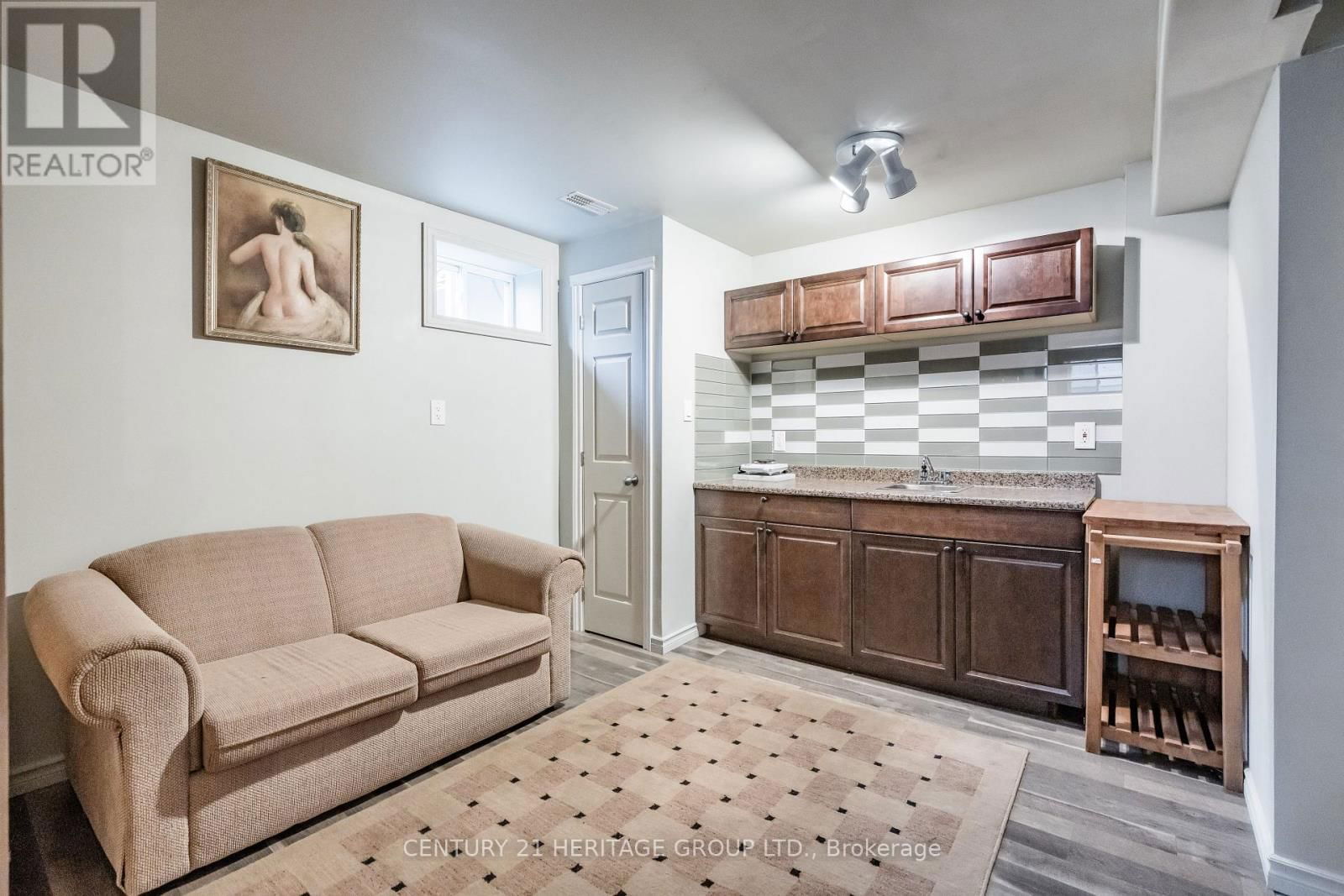 121 ALBERT STREET SOUTH Image 31