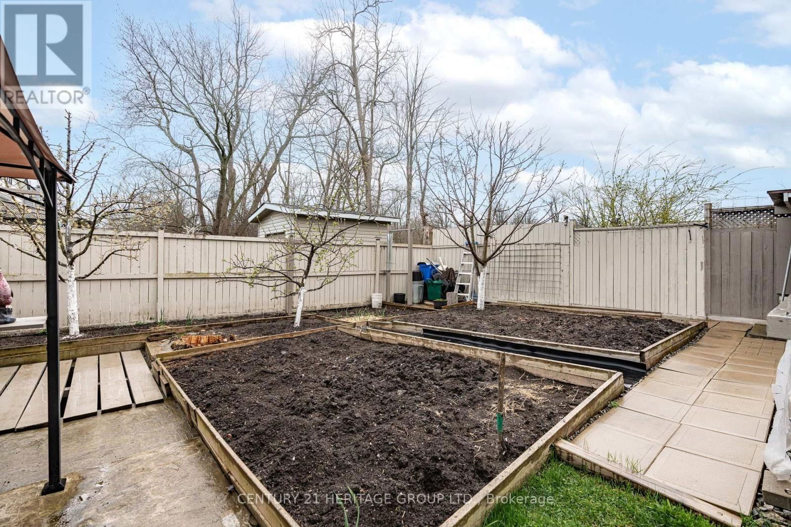 121 ALBERT STREET SOUTH Image 44