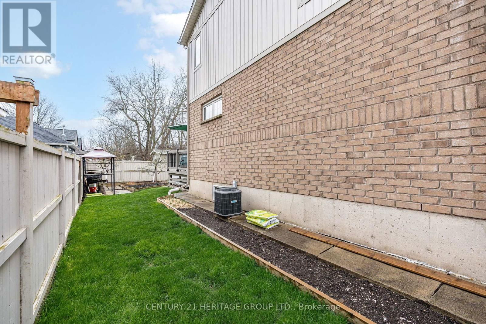 121 ALBERT STREET SOUTH Image 45