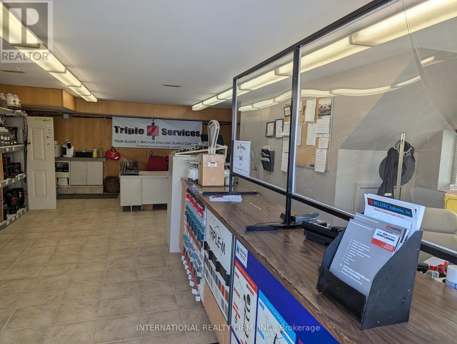 548 JUNCTION ROAD Image 33