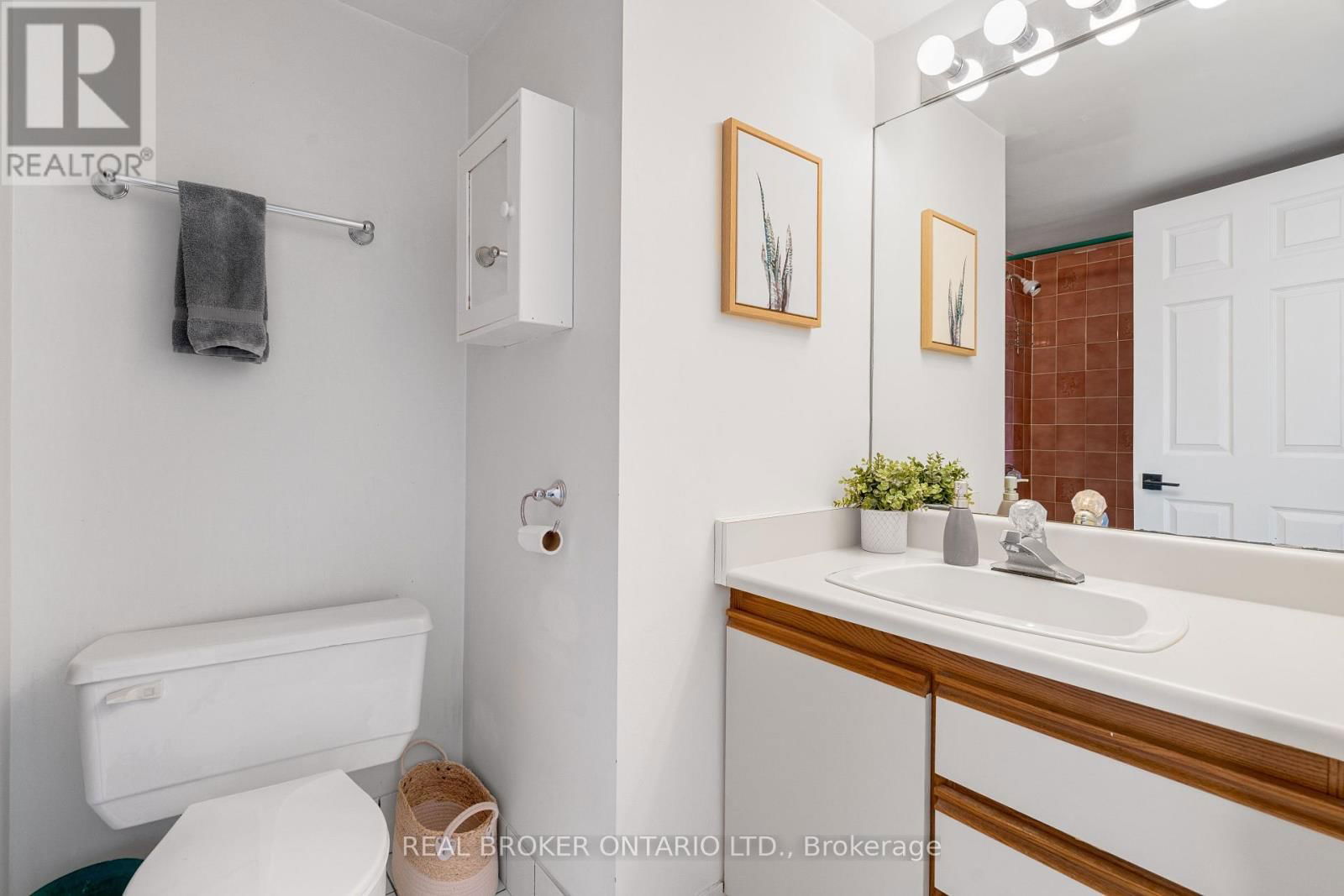 202 - 446 GILMOUR STREET Image 25