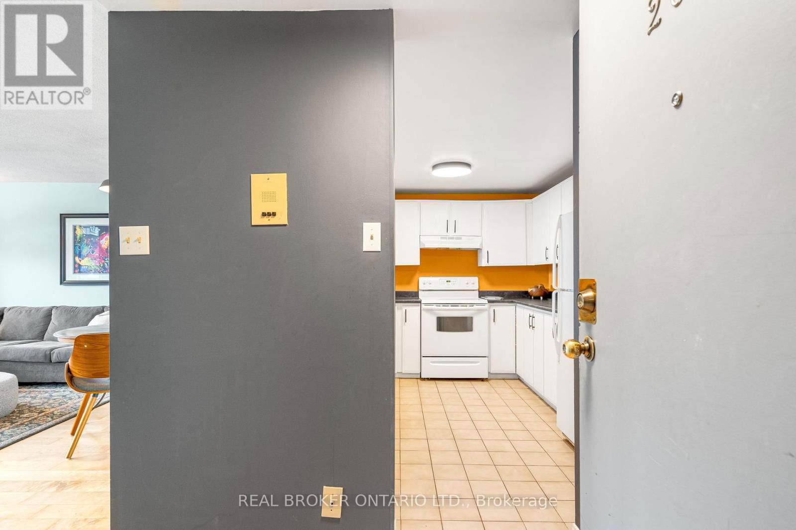 202 - 446 GILMOUR STREET Image 3