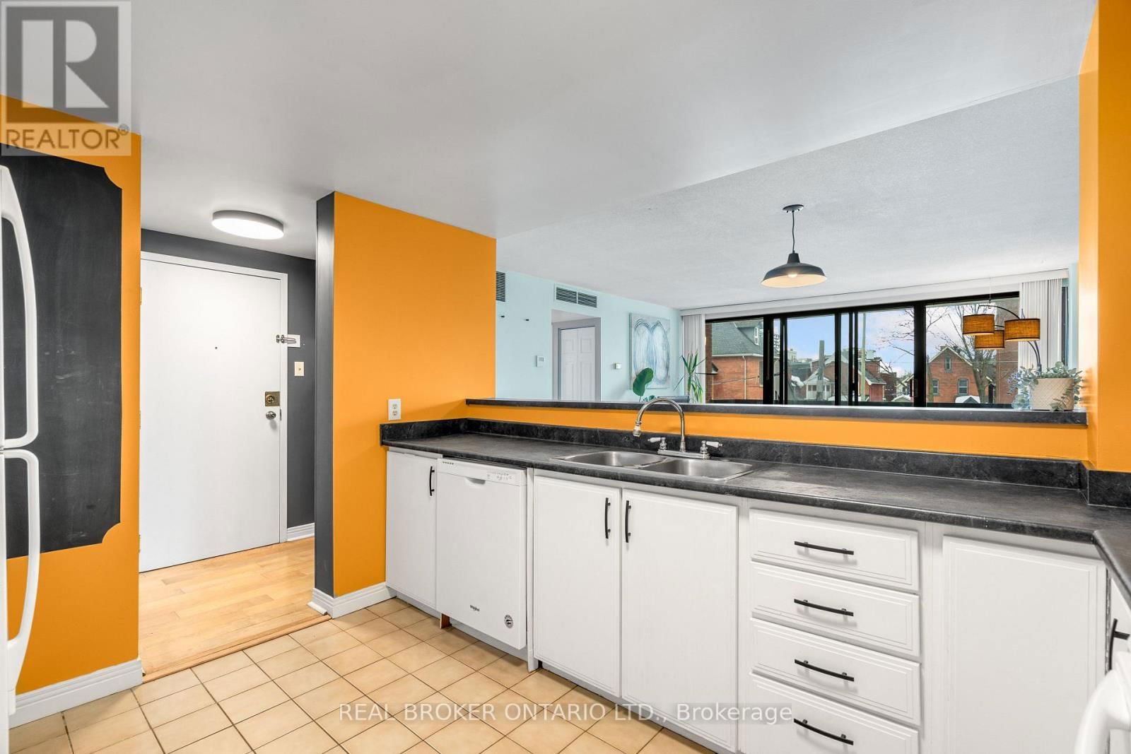 202 - 446 GILMOUR STREET Image 4