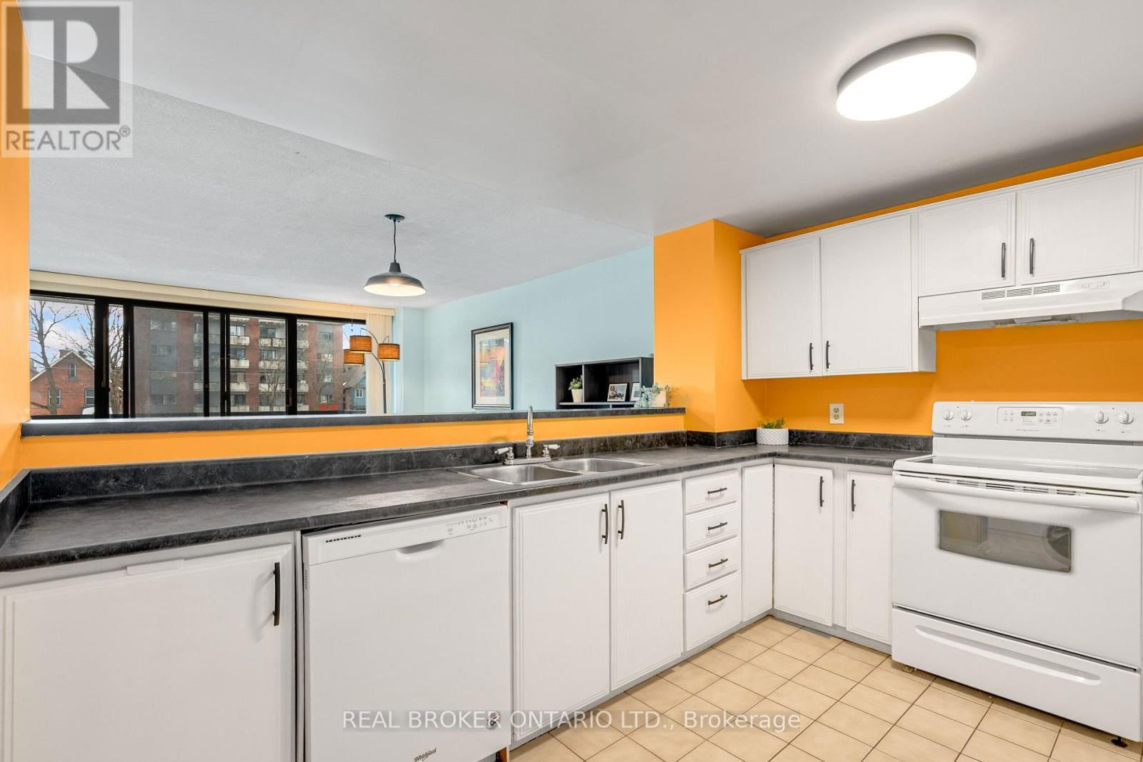 202 - 446 GILMOUR STREET Image 5
