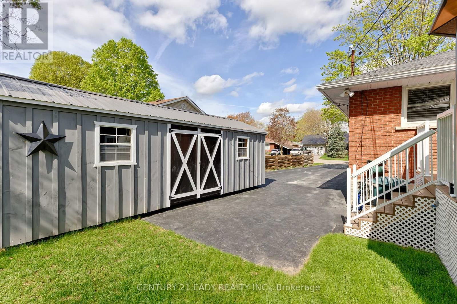201 WADE AVENUE Image 15