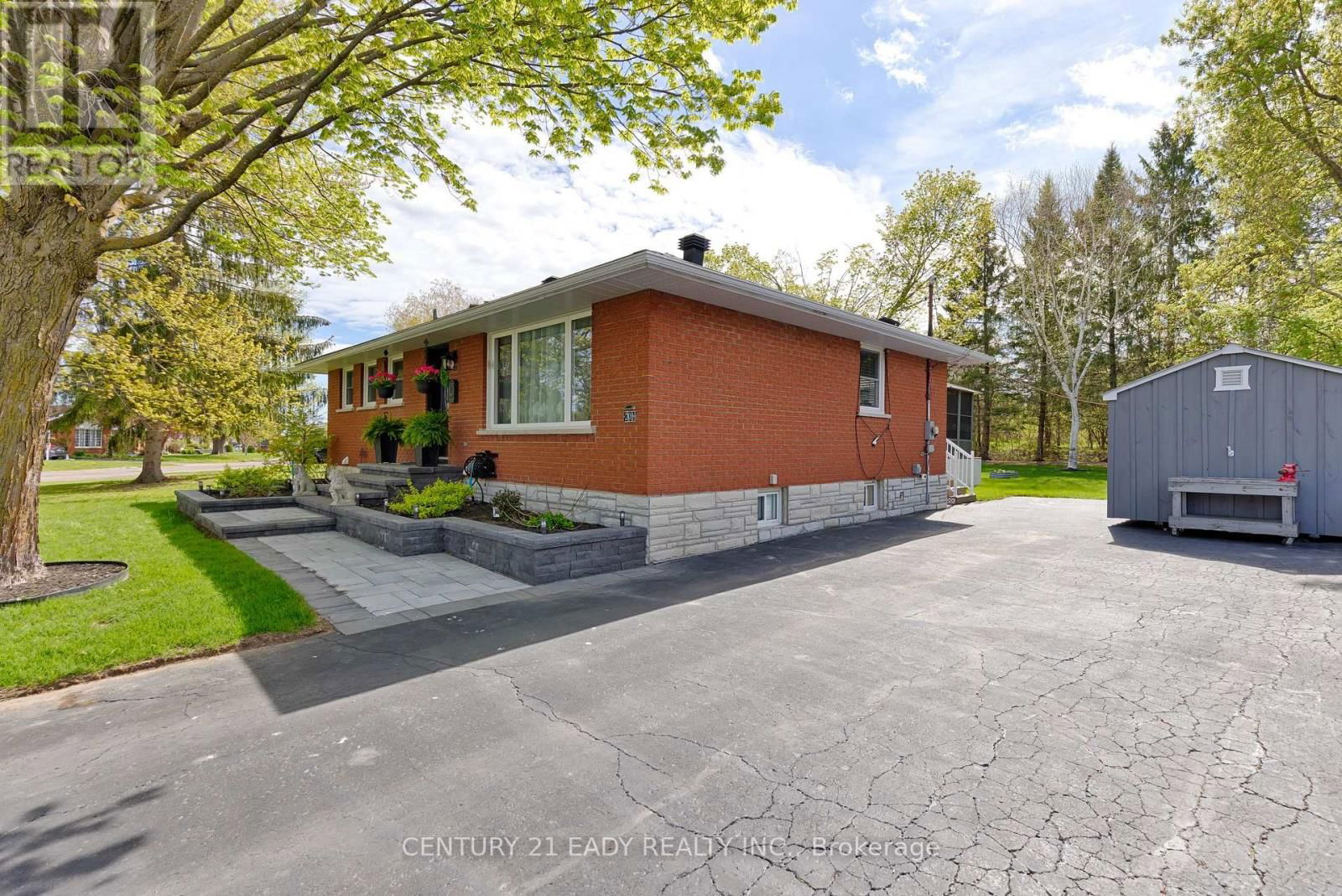201 WADE AVENUE Image 22