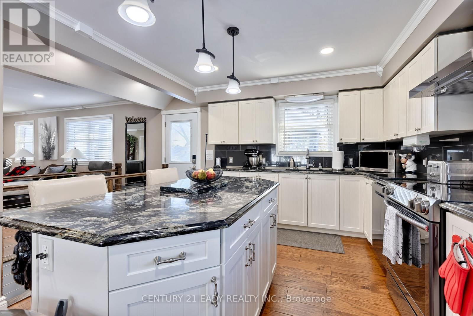201 WADE AVENUE Image 25