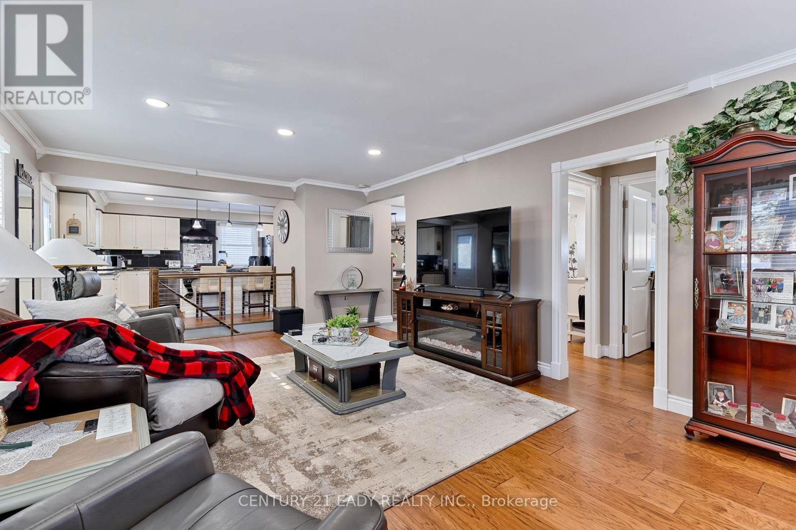 201 WADE AVENUE Image 34