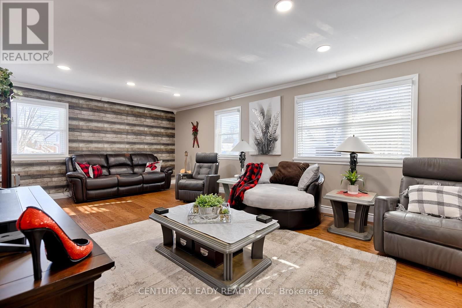 201 WADE AVENUE Image 36