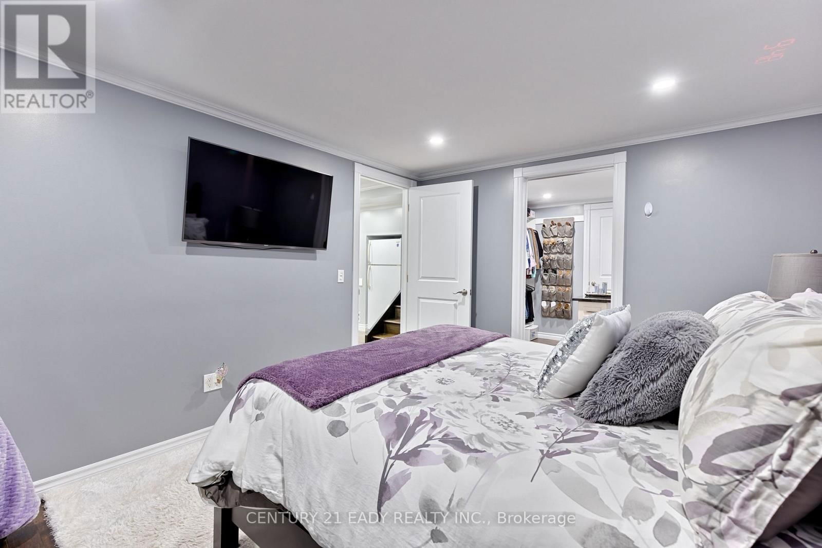 201 WADE AVENUE Image 44