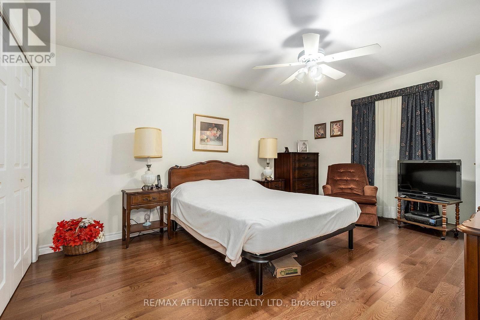 249 BRACKEN AVENUE Image 17