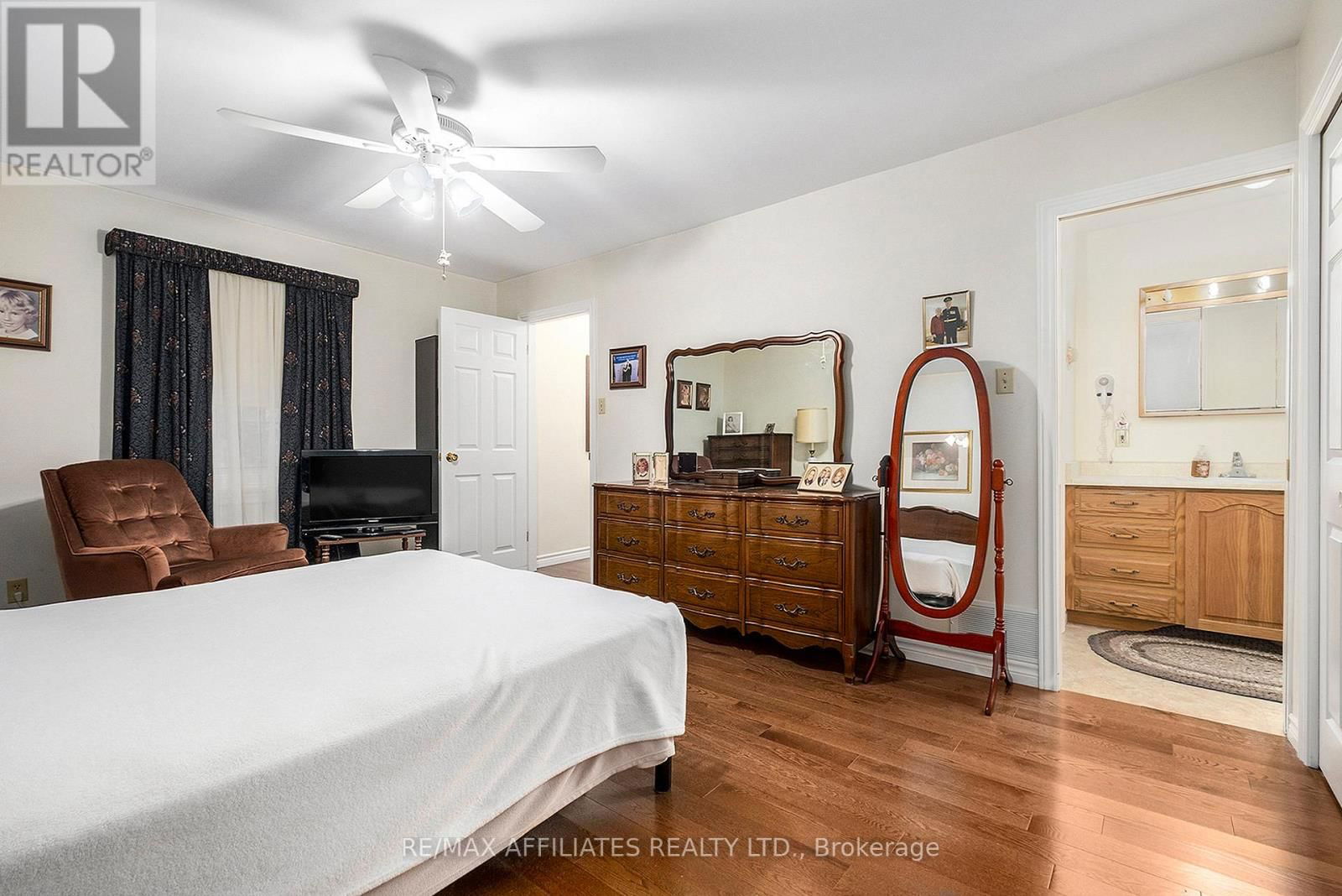 249 BRACKEN AVENUE Image 18