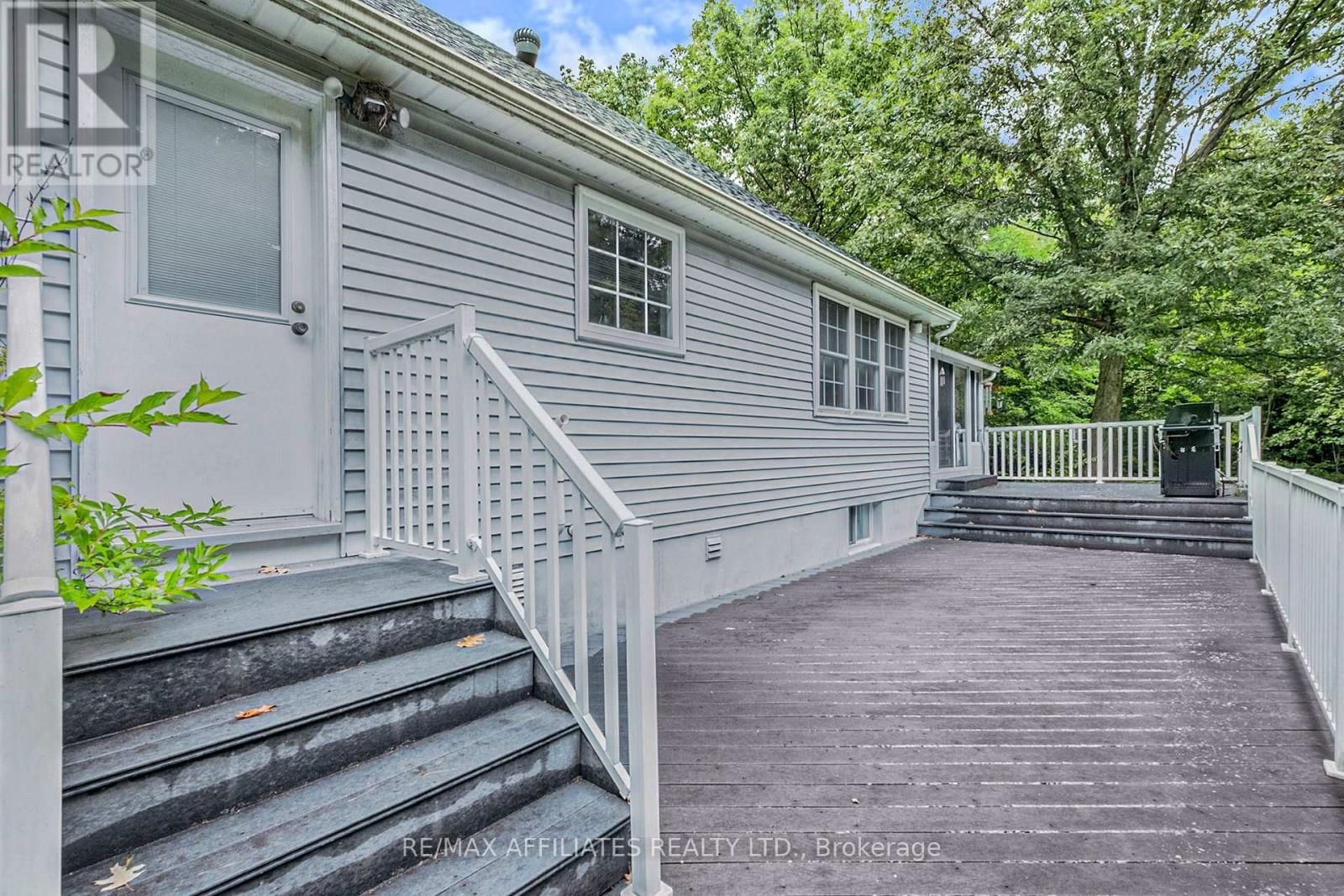 249 BRACKEN AVENUE Image 33