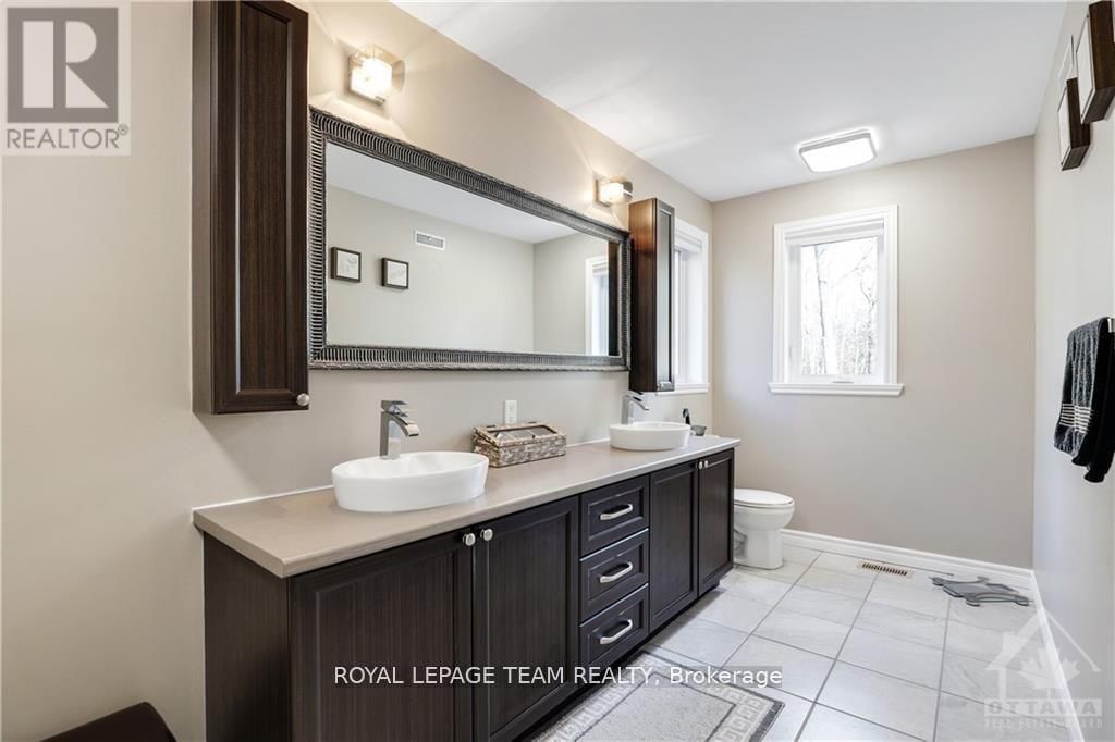237 KENNEDY ROAD Image 19