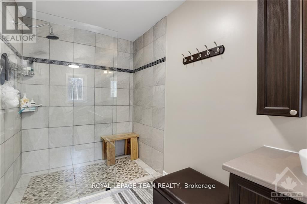237 KENNEDY ROAD Image 20