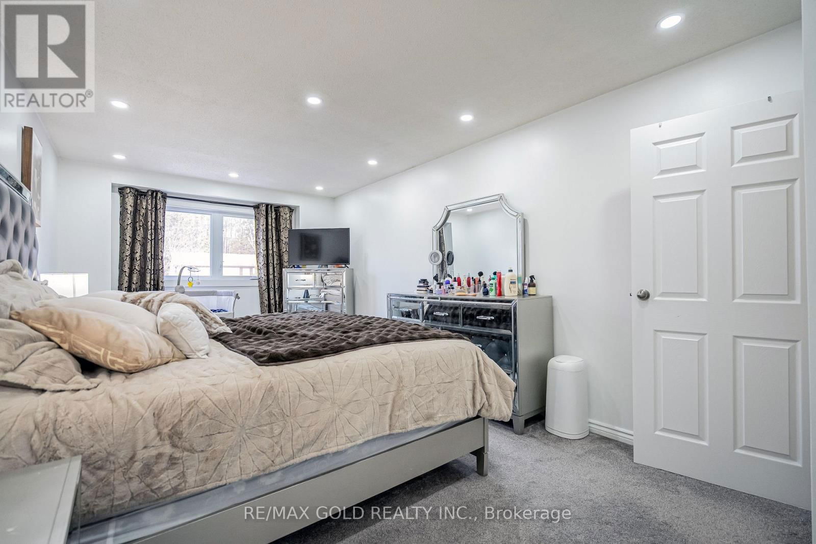 4 - 445 PIONEER DRIVE Image 15