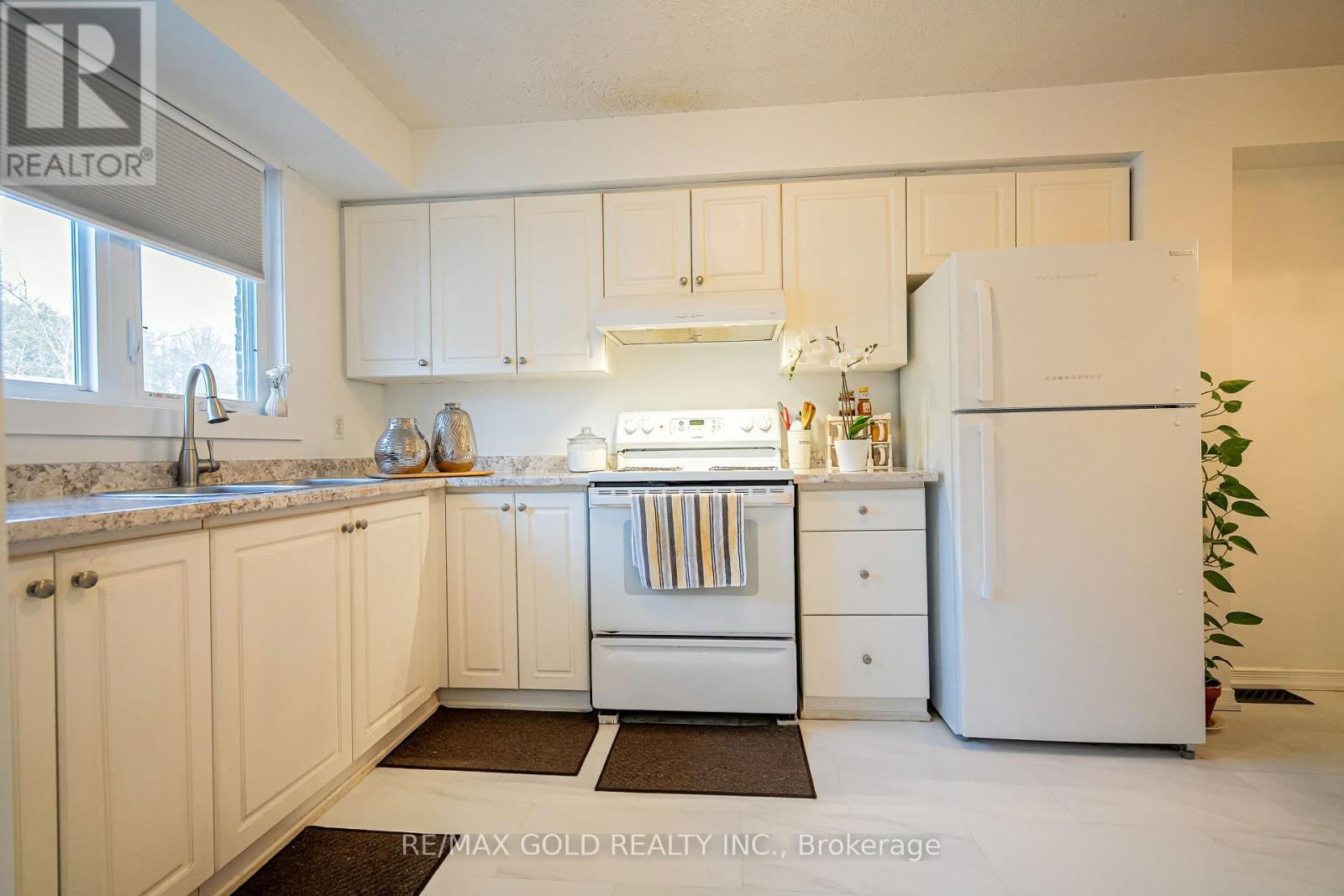 4 - 445 PIONEER DRIVE Image 8