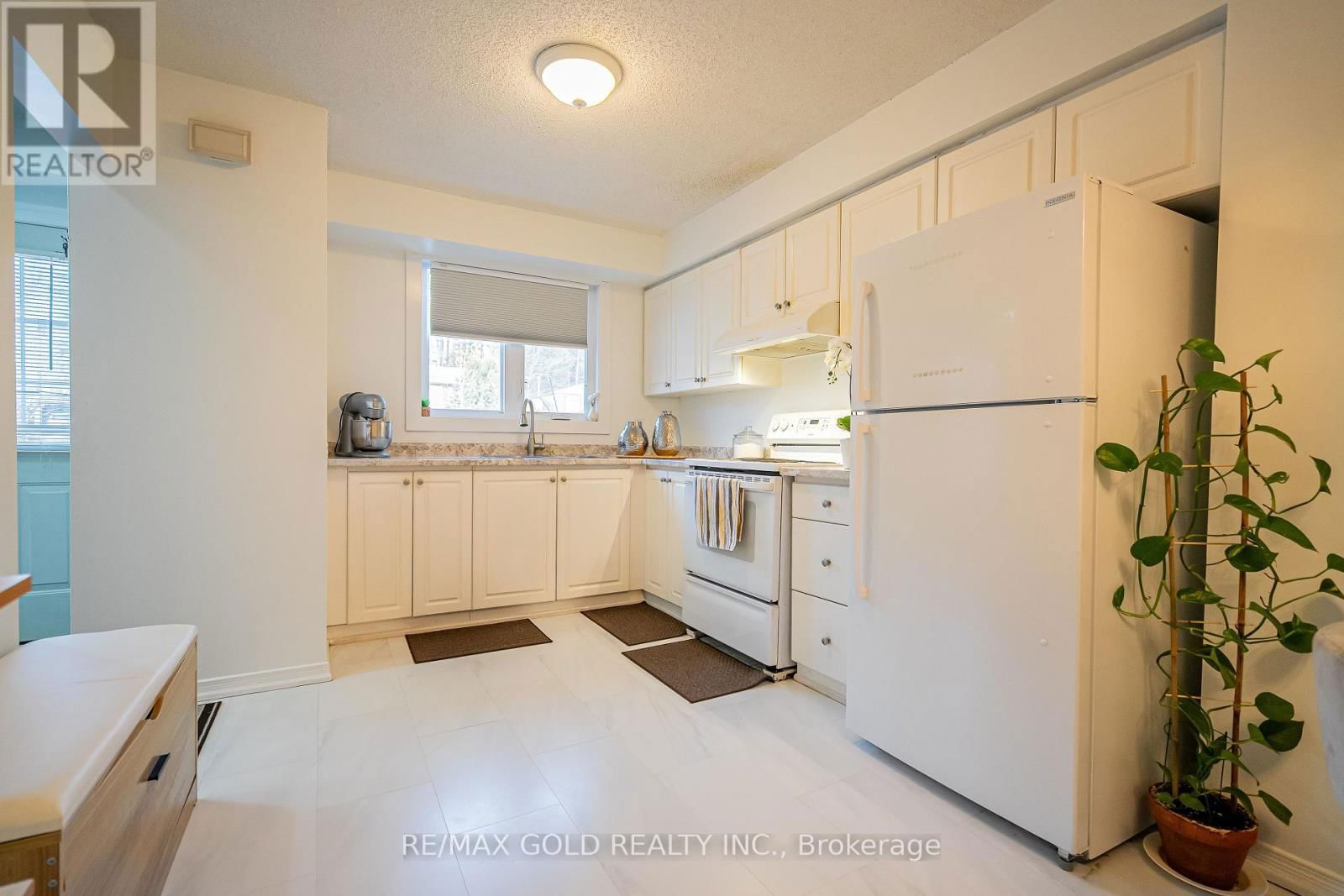 4 - 445 PIONEER DRIVE Image 9