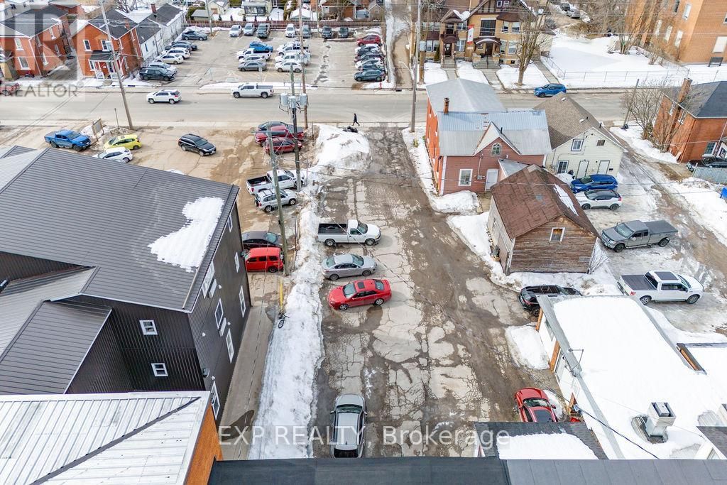 204 RAGLAN STREET SOUTH Image 9