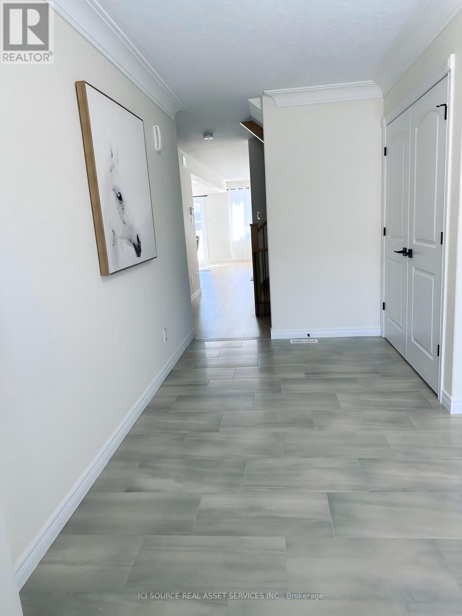 905 BAMFORD TERRACE Image 10
