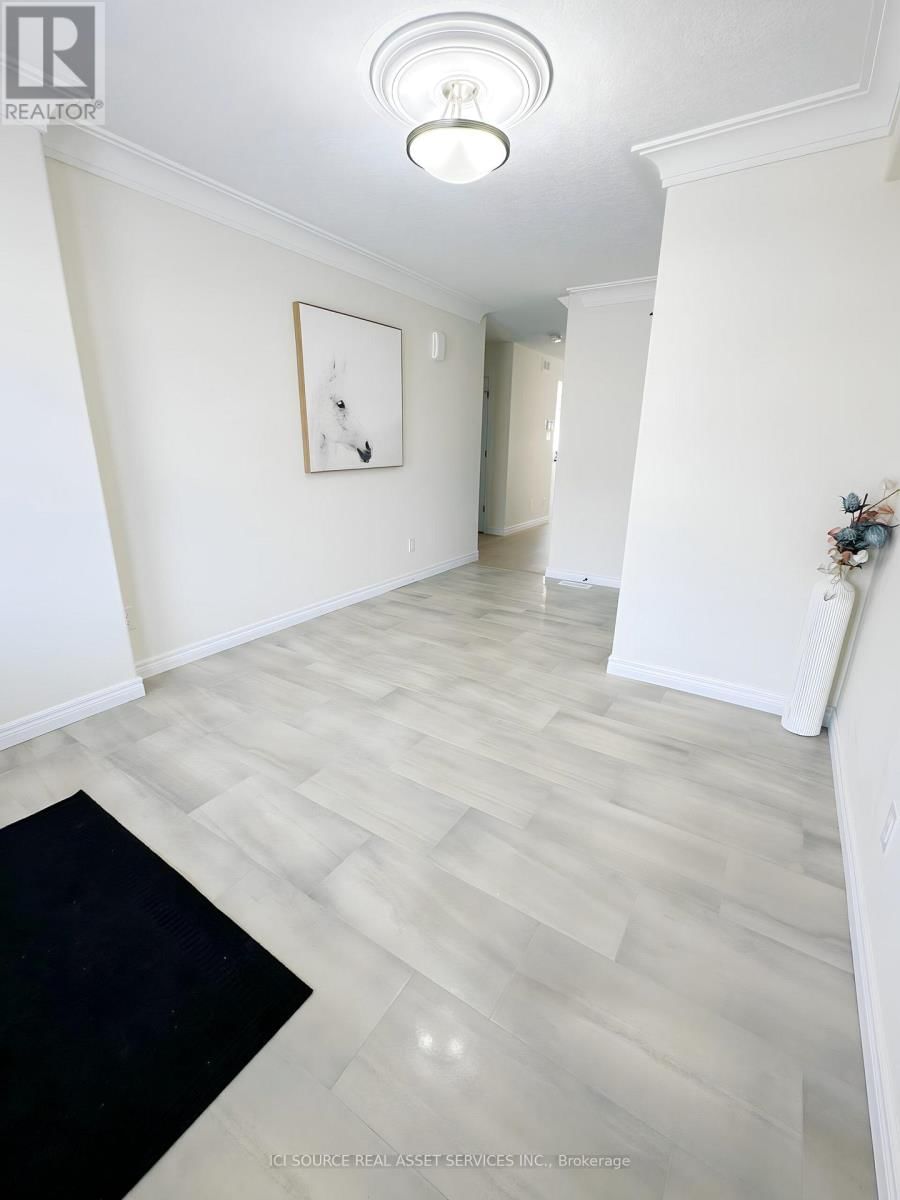 905 BAMFORD TERRACE Image 11