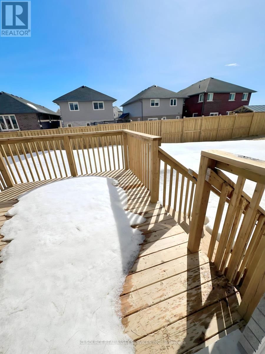 905 BAMFORD TERRACE Image 12
