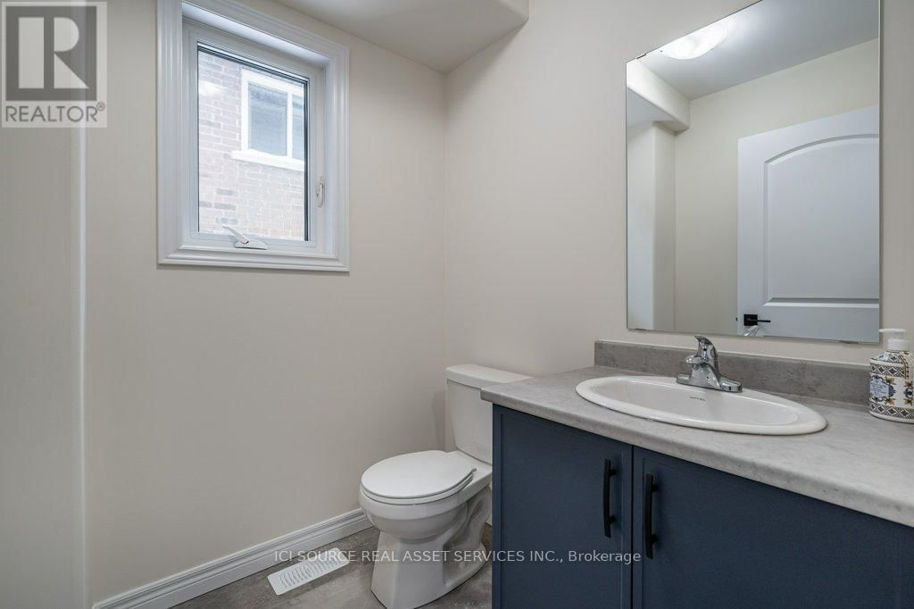 905 BAMFORD TERRACE Image 16