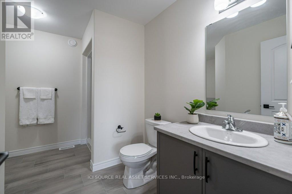 905 BAMFORD TERRACE Image 17