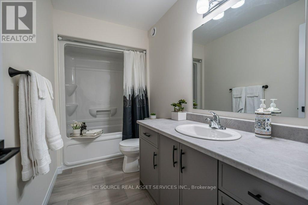 905 BAMFORD TERRACE Image 18