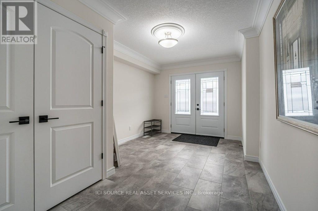 905 BAMFORD TERRACE Image 19