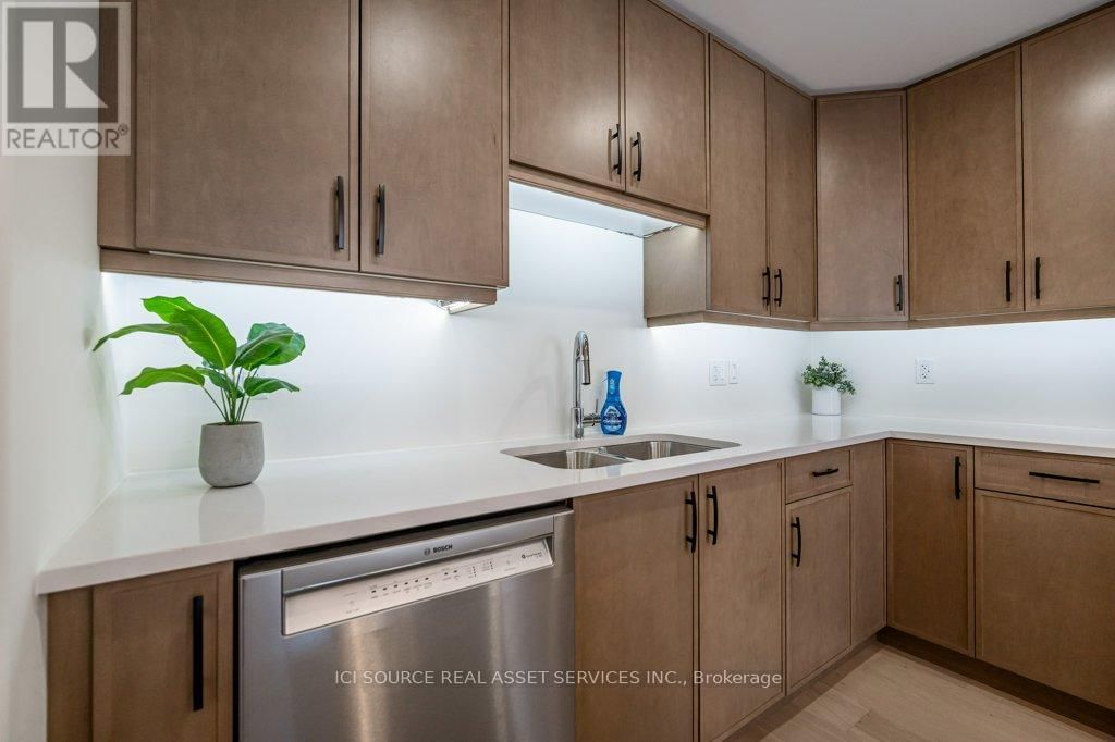 905 BAMFORD TERRACE Image 2