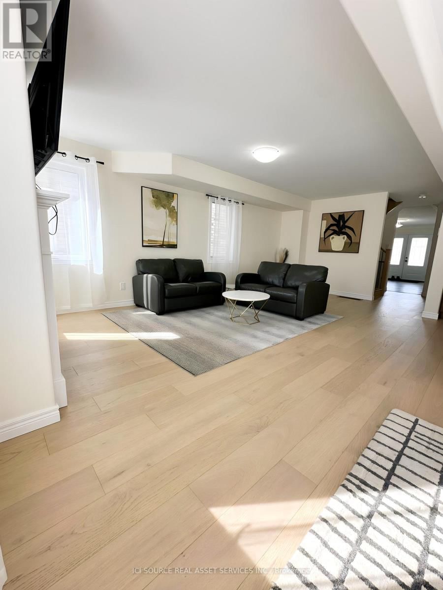 905 BAMFORD TERRACE Image 3