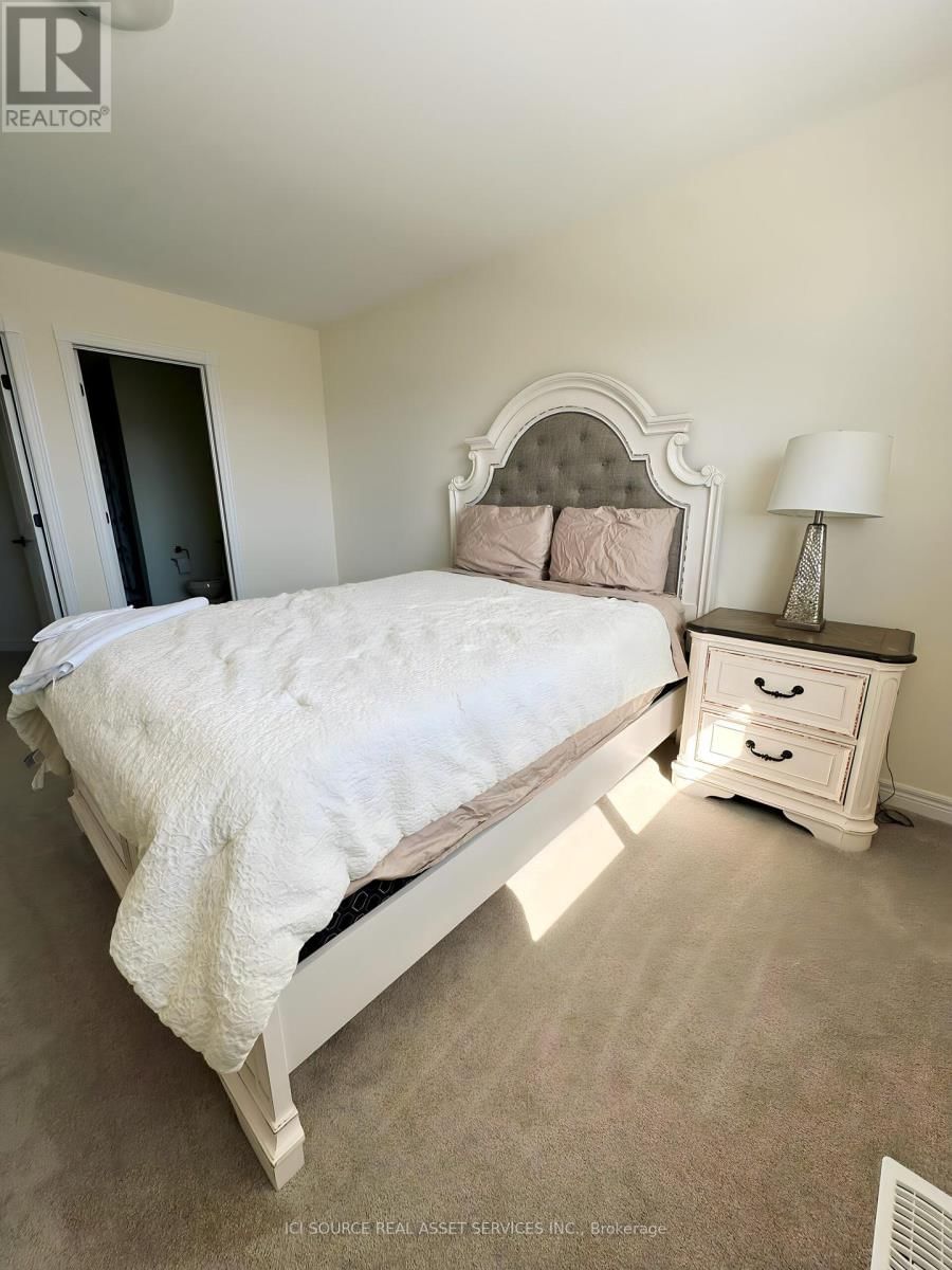 905 BAMFORD TERRACE Image 6