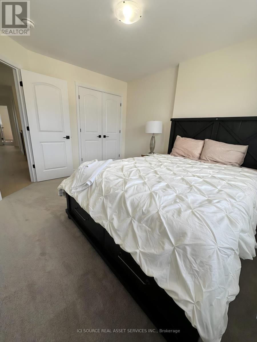 905 BAMFORD TERRACE Image 9