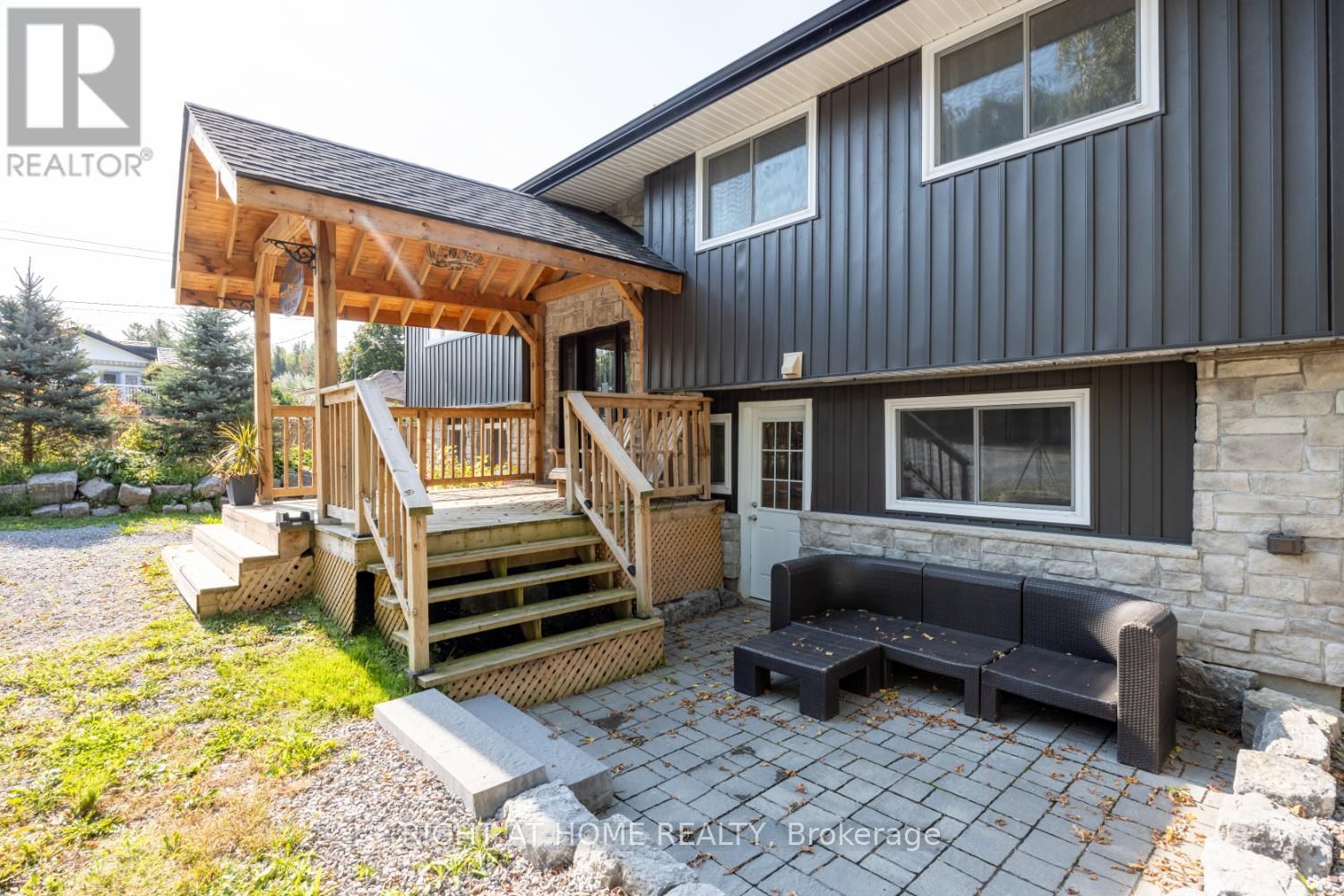 420 PARKHILL ROAD EAST Image 2