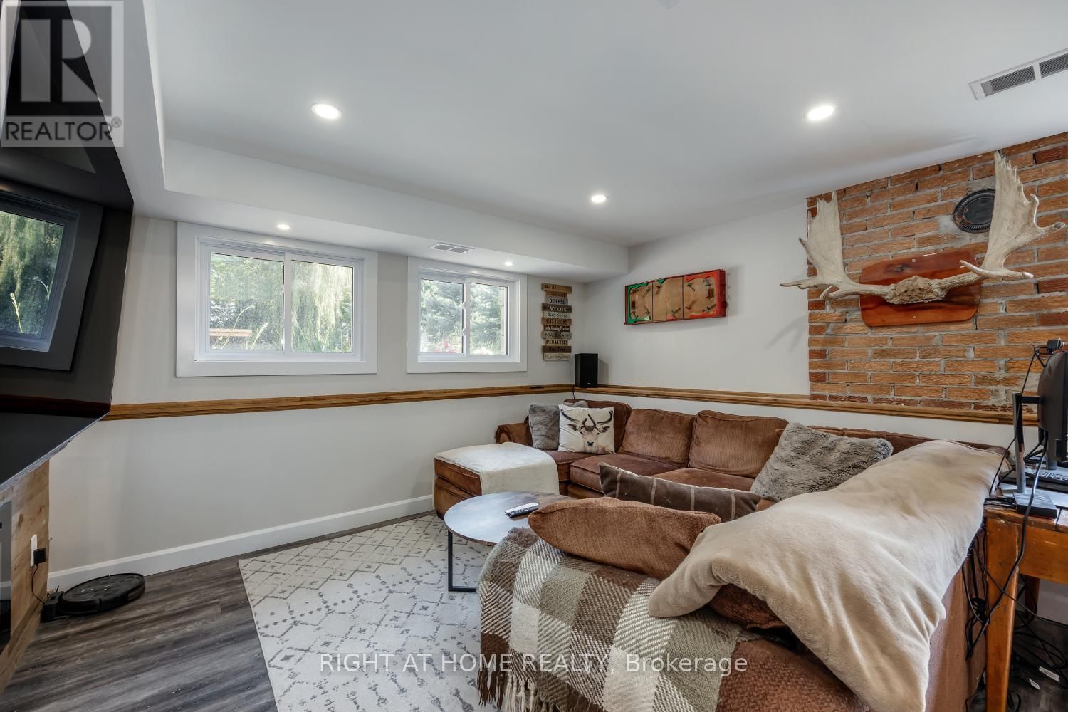 420 PARKHILL ROAD EAST Image 20