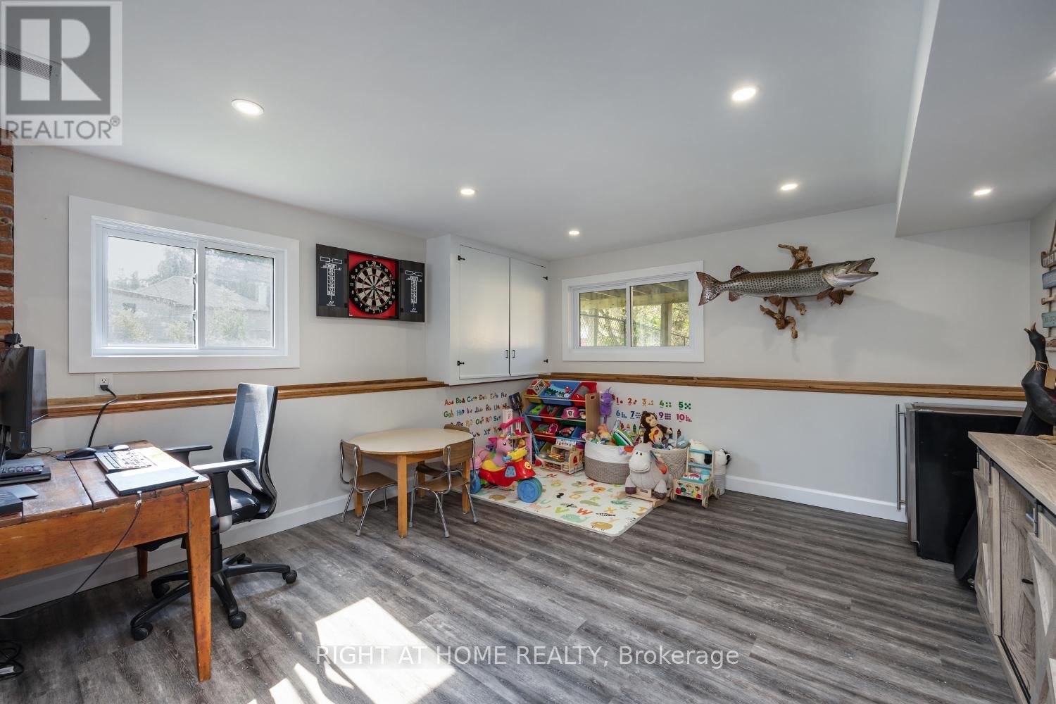 420 PARKHILL ROAD EAST Image 22