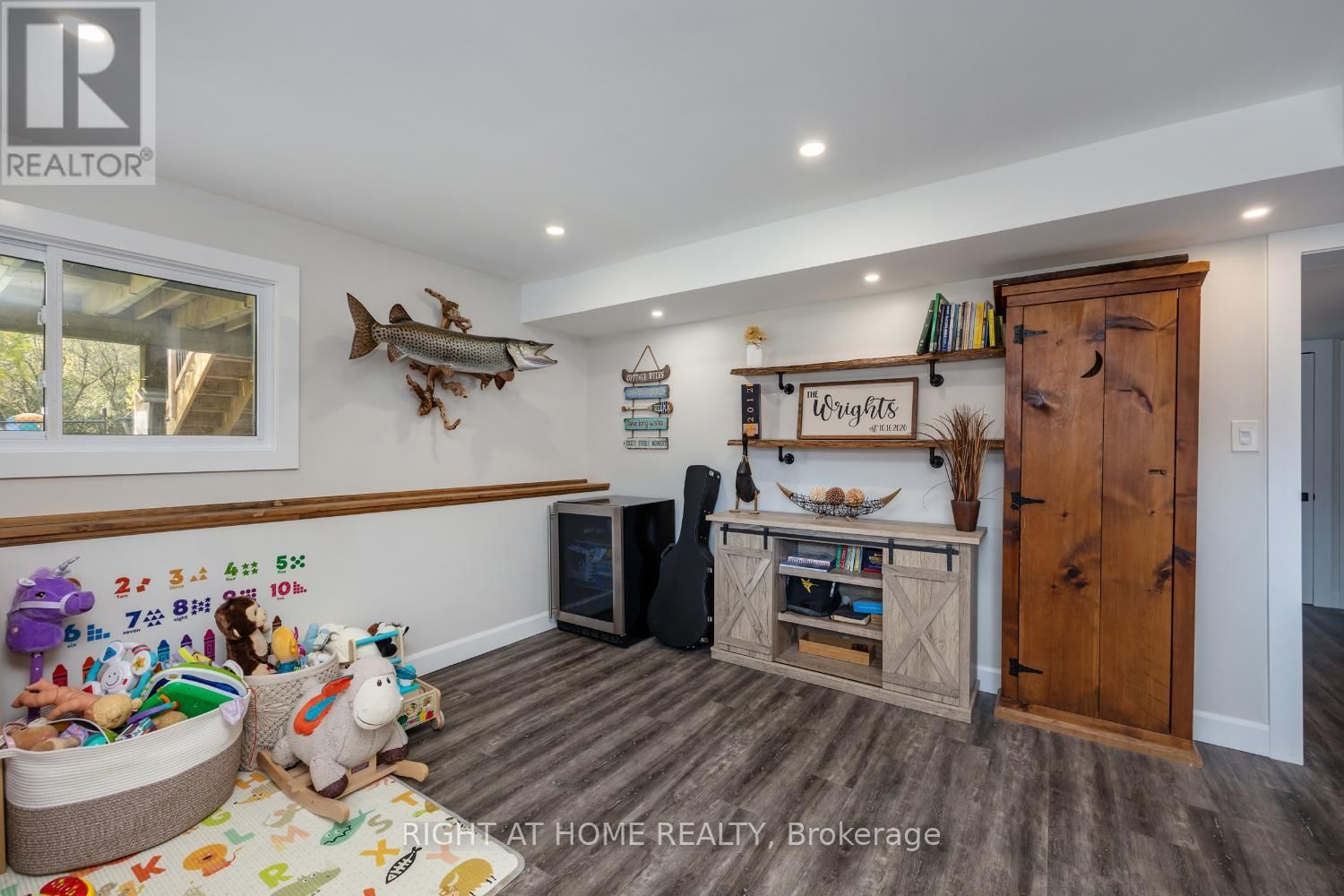 420 PARKHILL ROAD EAST Image 24