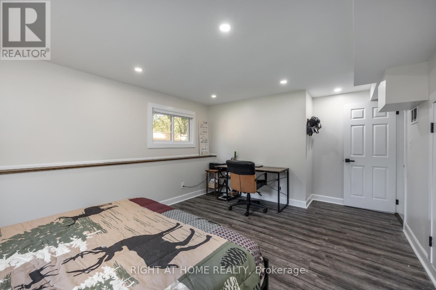 420 PARKHILL ROAD EAST Image 26