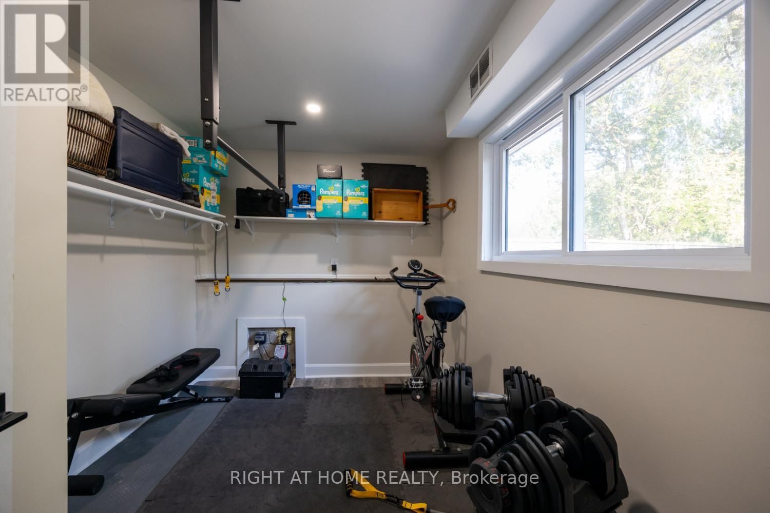 420 PARKHILL ROAD EAST Image 27