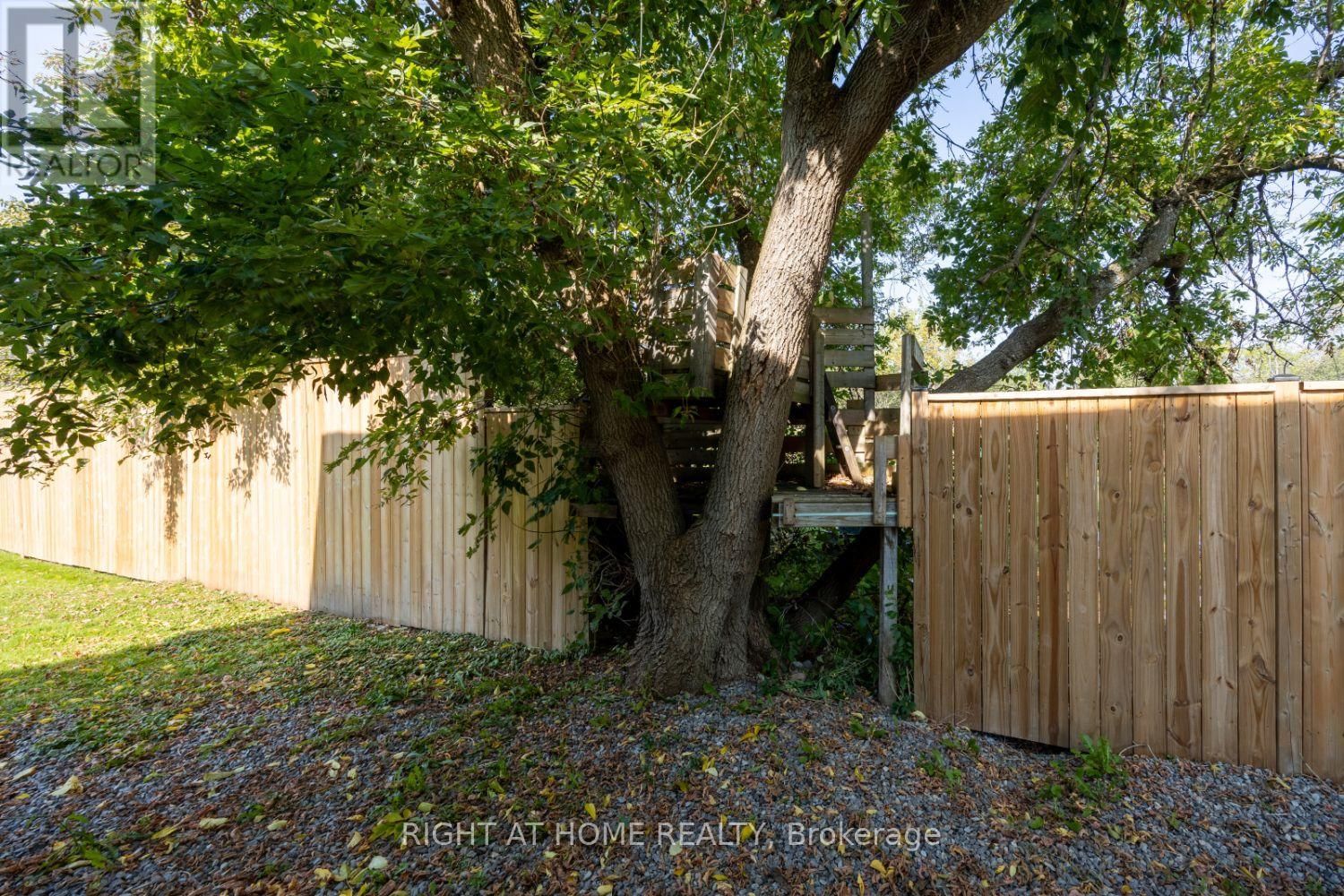 420 PARKHILL ROAD EAST Image 28