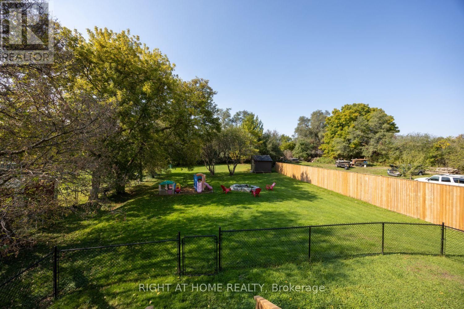420 PARKHILL ROAD EAST Image 33