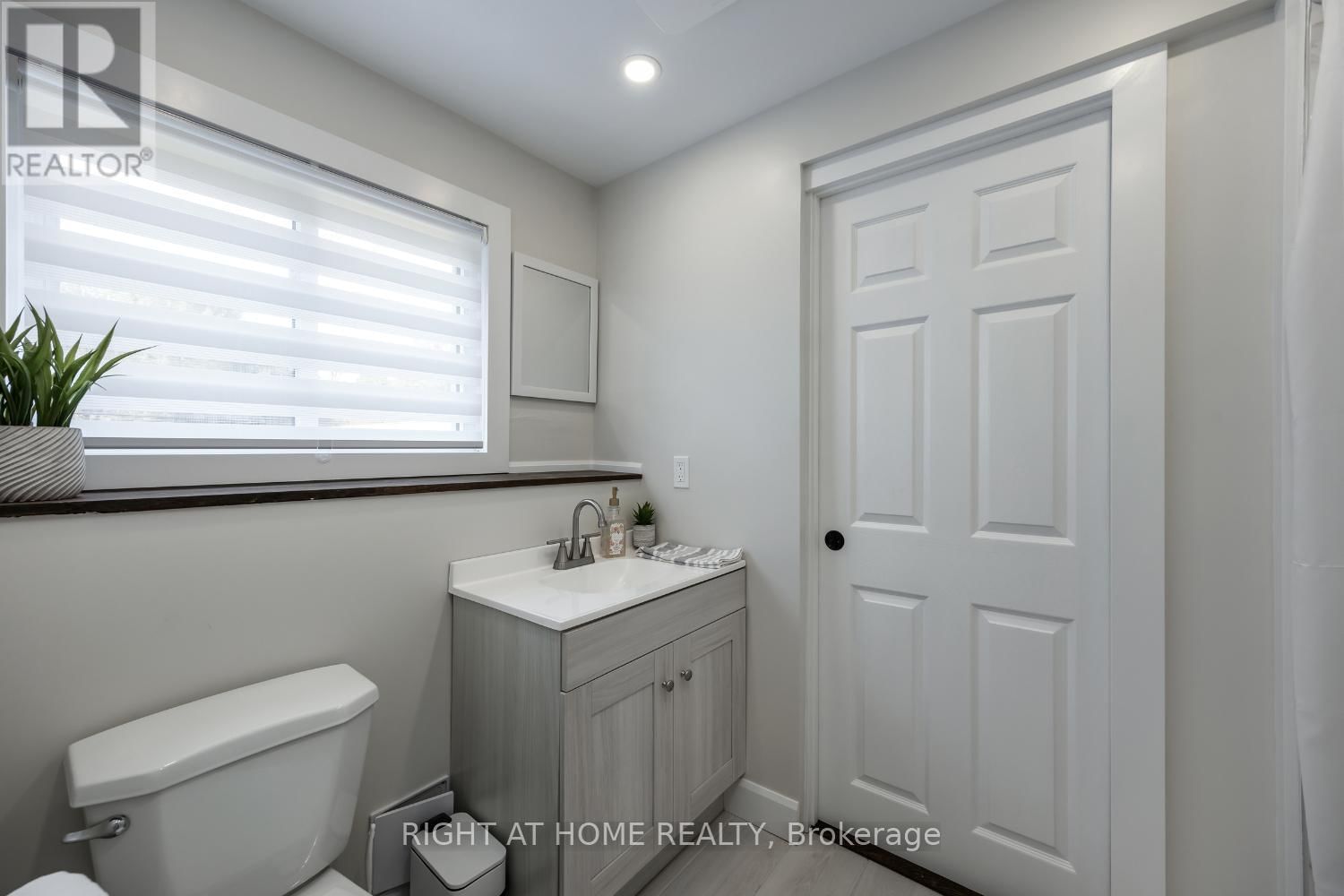 420 PARKHILL ROAD EAST Image 35