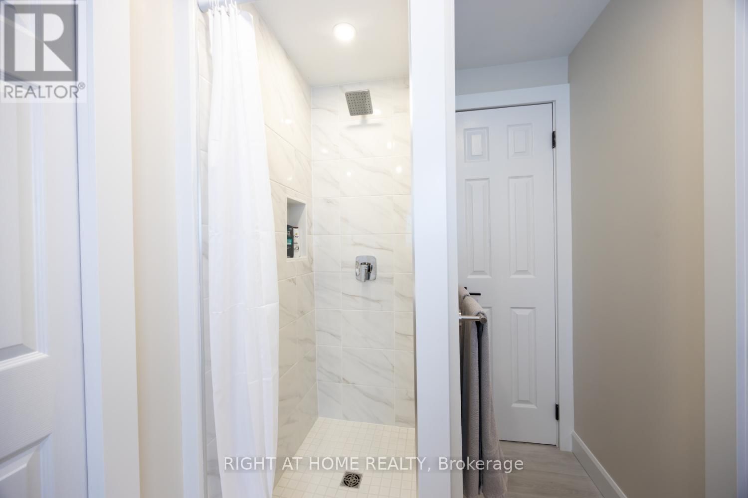 420 PARKHILL ROAD EAST Image 36