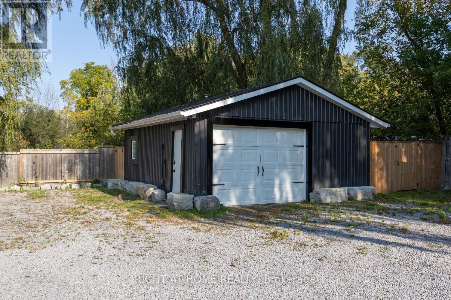 420 PARKHILL ROAD EAST Image 7